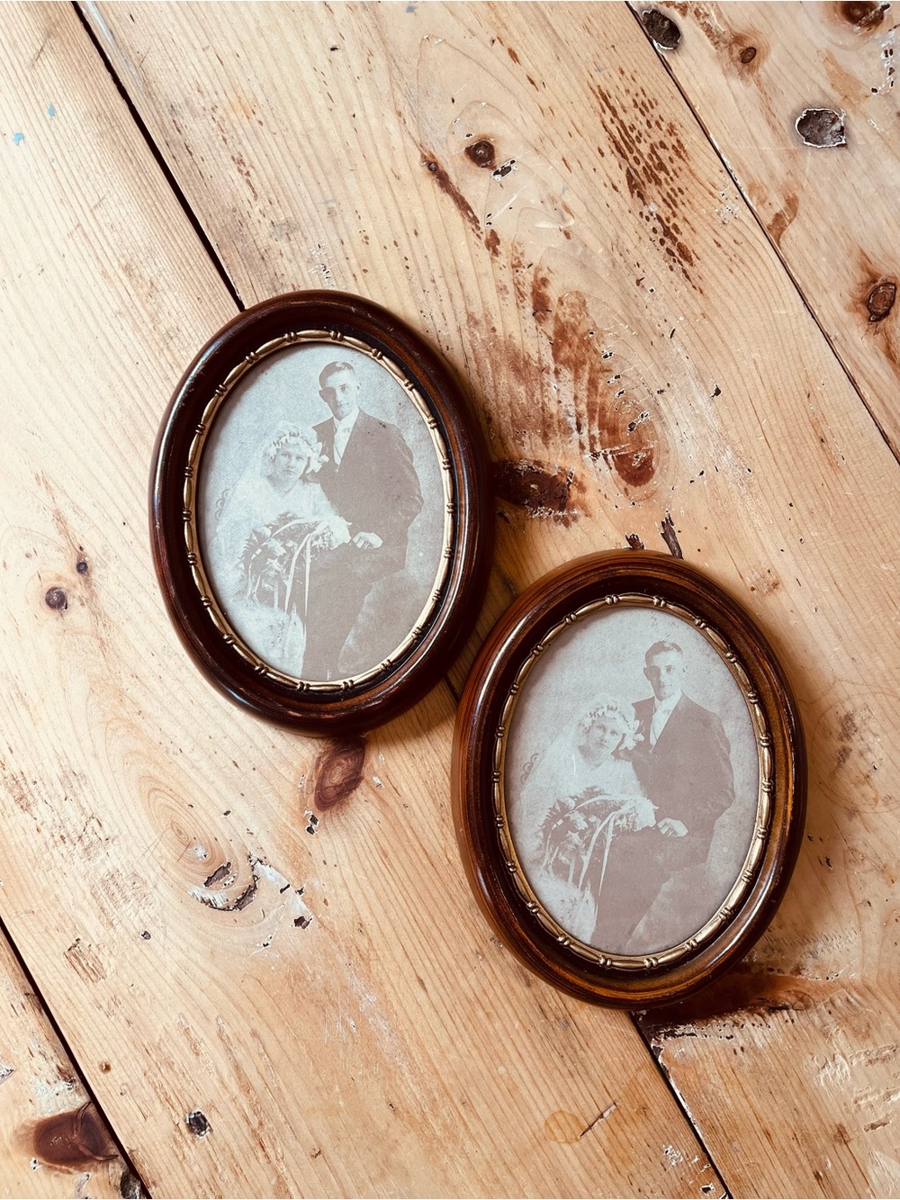 Vintage Oval Brown Wood Picture Frames - Set of 2